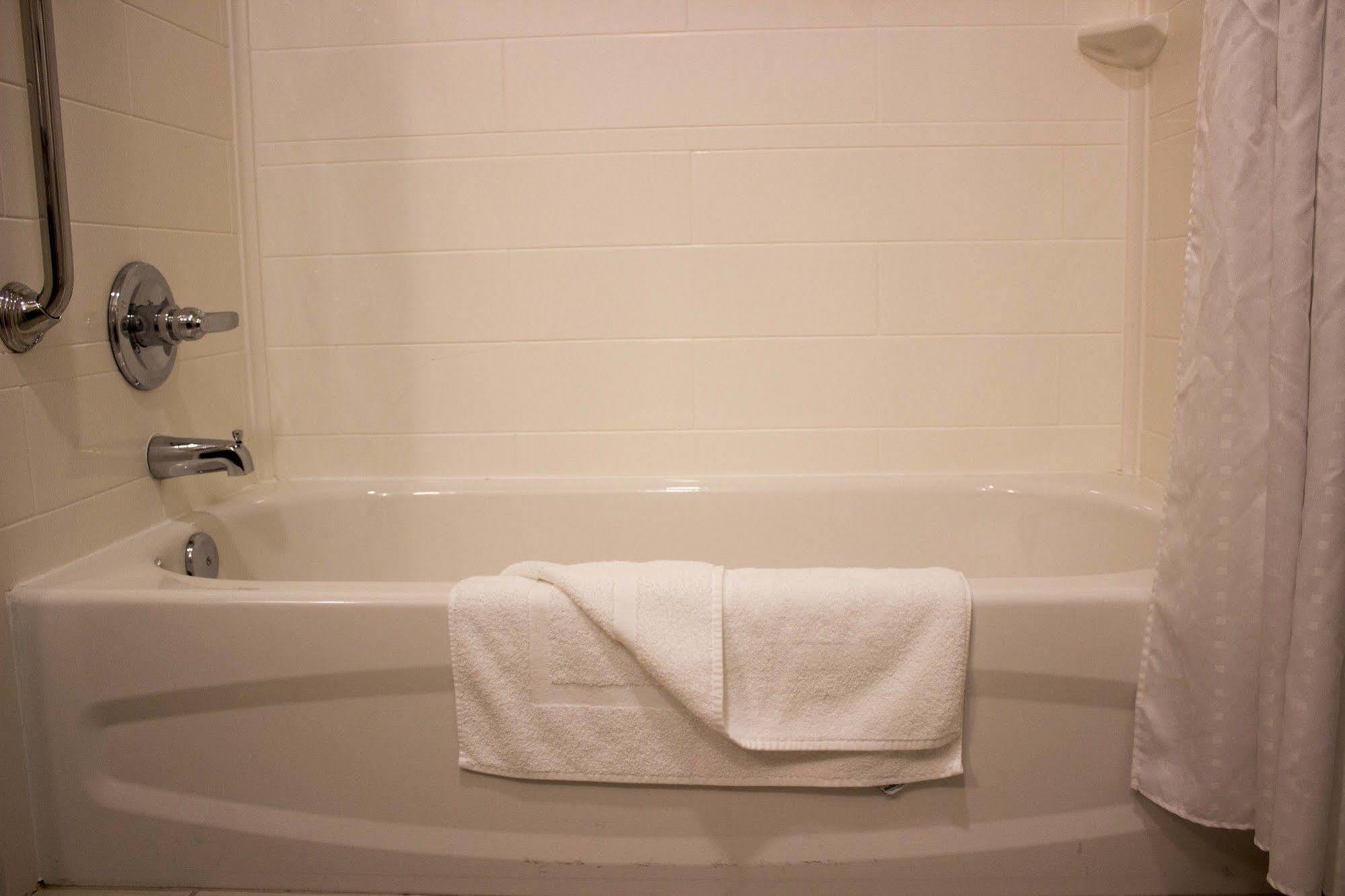 Holiday Inn Express And Suites Tahlequah By Ihg Esterno foto
